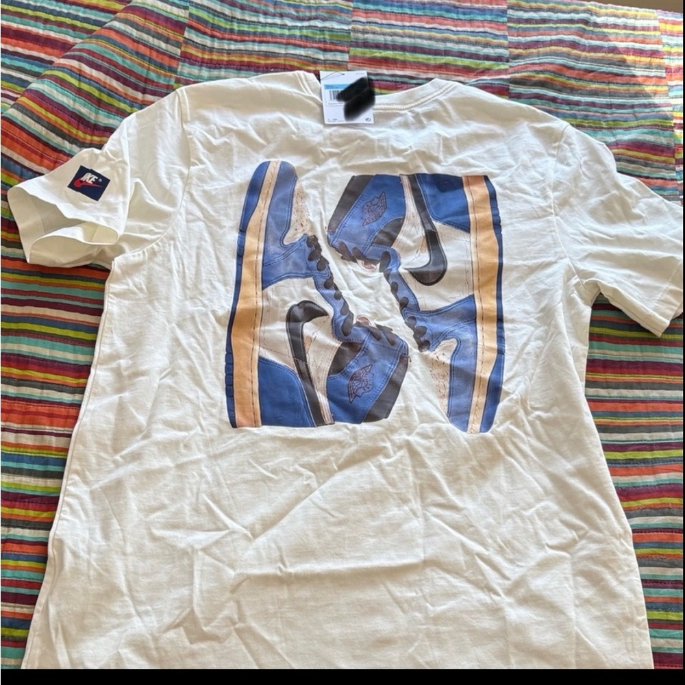 Nike Graphic T-Shirt with Sneaker Print Jordan embroidered size large new tags